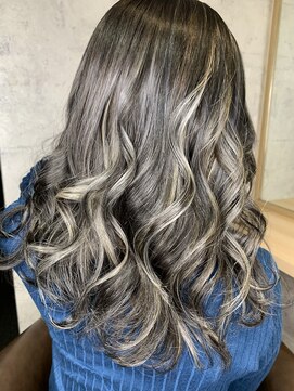 アフィナー(Afinar) 【横浜/Afinar】ホワイトグレーコントラストハイライト☆