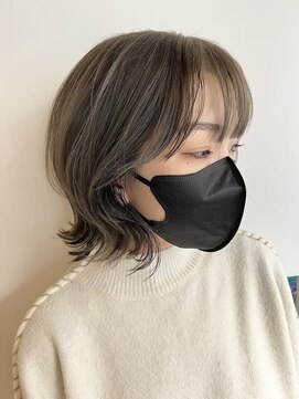 トロニー(TLONY) 外はねボブ　グレー　stylist/miaki