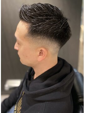 フランクスバーバーザスタンド(Frank’s barber the stand) ミドルスキンフェードアップバング束間ショート