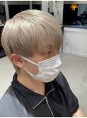 ホワイトベージュおしゃれショートマッシュ