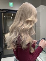 ソル 栄矢場町(SOL)&nbsp;ブロンドベージュウェーブヘアホワイトブロンドベージュカラー