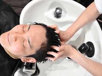 ヘアステーション アンド(Hair Station And)の写真/【頭皮のニオイ、ベタつき気になる男性に人気】周囲を気にしない1席のプライベート空間のBARBER〈理容室〉