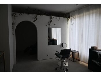 yumuの写真/髪を結んでも、下ろしても美しい。印象をパッと明るくする、あなただけの「抜け感」顔周りデザイン。