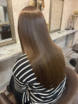 カトル フォア ナフ(Quatre fois Neuf)の写真/40・50・60代女性へ！癖毛うねりなど年齢悩みをケアする髪質改善ストレートで艶髪へ♪