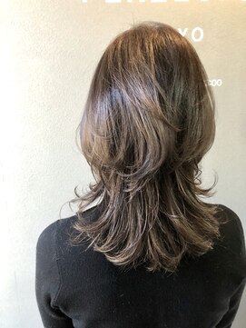 ペネロープ(Penelope) ［新宿］ウルフレイヤー/レイヤーカット/グレージュ　担当　夕島