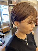 刈り上げショート×ナチュラルカーキ