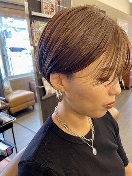 バランシア(BALANSIA) 刈り上げショート×ナチュラルカーキ