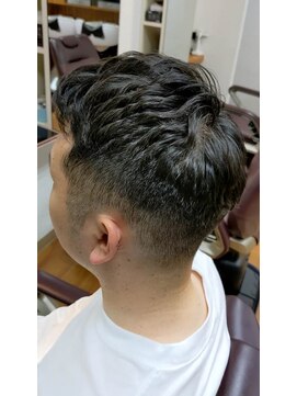 ブルブンガ(Berbunga) 【アイロンパーマ】束感ショート×フェードスタイル