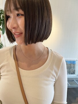 メグリ(meguri) 透明感　アッシュベージュ　切りっぱなし　ボブ