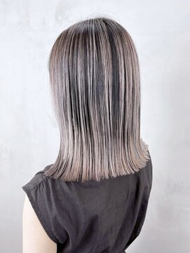 シオン(shion) ホワイトベージュハイトーンブリーチデザインカラー_ba563161