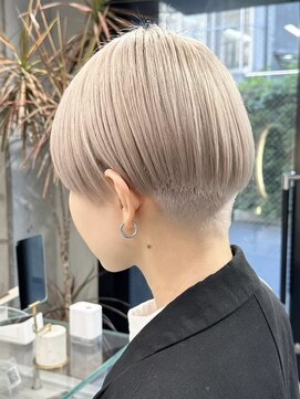 ソル ジングウマエ(SOL JINGUMAE) ハイトーン切りっぱなしボブタッセルボブペールピンクブロンド