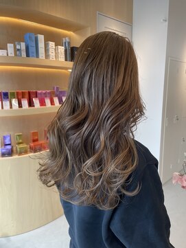 シダ(sida SAIIN) 柔らかいベージュカラー