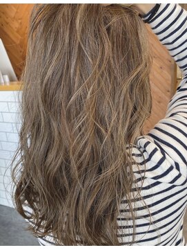 ハウリーヘアアンドスパ(HAURY hair&spa) 外国人風ハイライト