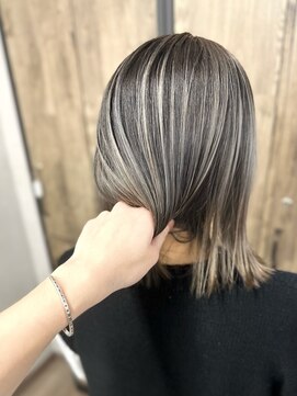 ヴィフ 大船(VIF) 結んんでも可愛いバレイヤージュ/切りっぱなしボブ/グレー/大船