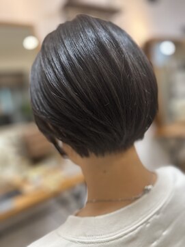 ロビンソン(Robinson) フェミニンショートボブ