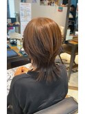 レイヤー深めくびれウルフカット
