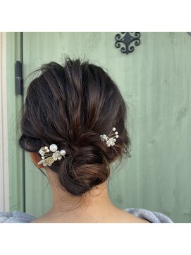 ヘアーレクスアリイ(Hair Lex Alii) ふわふわシニヨンヘア