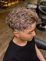 ミオ ベガ(Mio'' VEGA)&nbsp;スキンフェード×ブリーチ極道パーマ、ラルフカール