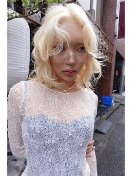 ネルケ 立川(nelke) ブロンド抜きっぱなしハイトーンウルフカットハッシュカット