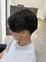 ヒュイル バイ ニアウ(Hwyl by Niau)&nbsp;メンズカットパーマセンターパートニュアンスパーマ刈り上げ