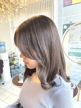 お客様1人1人に合わせた小顔レイヤーカットで可愛く