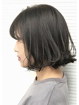 マド ヘア(mado hair) 外ハネ カーキ