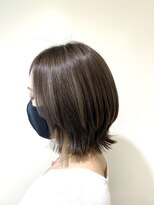 アズール 草加(azule) ミディアムウルフカット ハイライトカラー