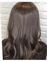 ティエル(Tiele) ツヤ感グレージュ