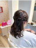 ハーフアップアレンジ×グレージュカラー