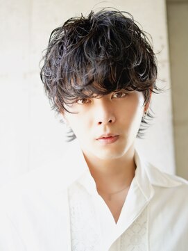 ライラ(Lyla) ほつれスパイラル おしゃれでクールな無造作マッシュウルフ