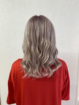 リア(Lia by KENJE) Lia&岡本拓朗　ホワイトピンクで夏らしく！