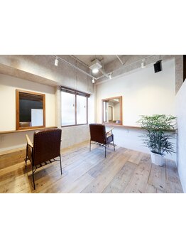 《ナチュラル×ビンテージのオシャレ空間》美的センスが光る隠れ家的空間で、ゆっくりとお過ごし頂けます。