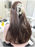 ハーフアップ　ベージュカラー　ロングヘア　ブリーチなしカラー
