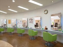 アカネ(Akane)の雰囲気（開放感たっぷりの店内です。）