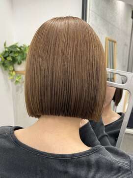 ラフ 新宿(Laff) 大人ボブ　切りっぱなしボブ　アッシュカラー　縮毛矯正　美髪