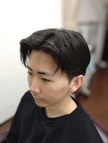 トバ(TOBA) 襟足ありのセンターパート