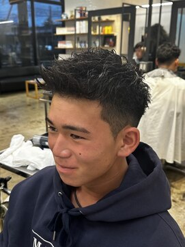 ザデイ カットアンドカルチャーショップ(THE DAY CUT&CULTURE SHOP) フェザーアップバングショート