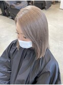 クリーミーグレージュ