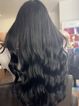 ゼウス(Zeus.) 海外ヘアーハッシュカットレイヤーカットハイライトカラー