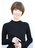 〈小顔補正立体カット〉で大人向けなショートヘア