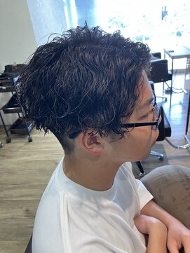 エヌプラス(N+) 刈り上げセンターパートサーフカールブルーブラッフェザーパーマ