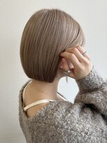 ロルド シェリ(Rold Cheri)&nbsp;切りっぱなしボブ/ホワイトベージュ/ブリーチカラー/ハイトーン