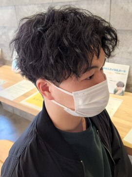 ニアウ 伊勢崎連取店(Niau) センターパートツイストスパイラルパーマ波巻きスパイラルパーマ