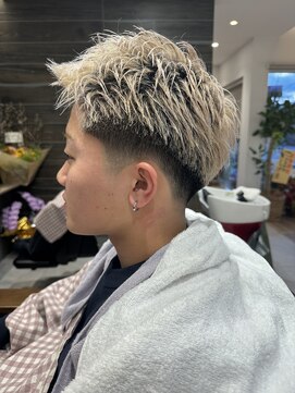 タカギ(TAKAGI) アップバング×ローフェードアップバングハイトーン短髪