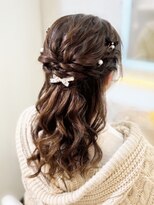 アトリエビューティーアミュ(atelier beauty AmU)&nbsp;結婚式 お呼ばれ ハーフアップ×リボン・パール・ビジューアクセ