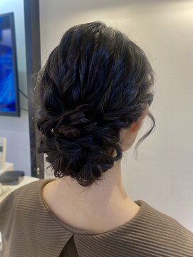 ルーウィン(LE WIN) ふわふわシニヨンスタイル