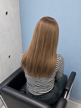 グラッジ 池袋(GLADGE) 艶感ミルクティーベージュ