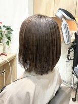 ウイバイファースト(u'i by first)&nbsp;肩につかない長さで、毛先に自然な重さを残すボブスタイル
