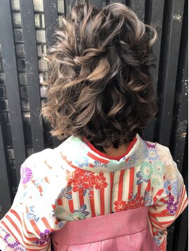 ゲッカビジン(GEKKABIJIN) 袴にも合う華やかハーフアップ《六本木 月下美人》