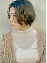 レジュアル(RESSUAL)&nbsp;エアリーミディ　ショートパーマ　黒髪　ホワイトアッシュ